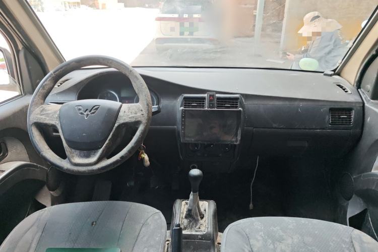Used Wuling Rongguang 2021 1.5L Extended Standard Version with Air Conditioning – L3C Center Console