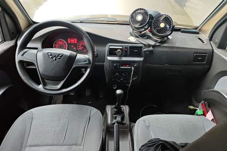 Used Wuling Rongguang 2021 1.5L Extended Standard Version with Air Conditioning – L3C Center Console