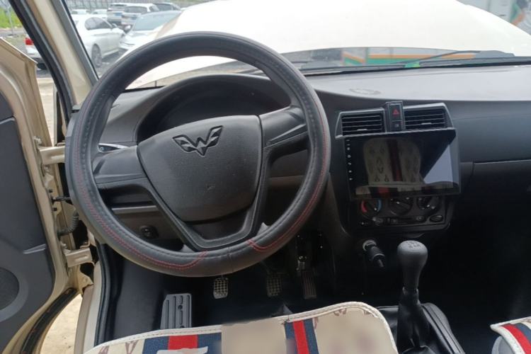 Used Wuling Rongguang 2021 1.5L Extended Standard Version with Air Conditioning – L3C Center Console