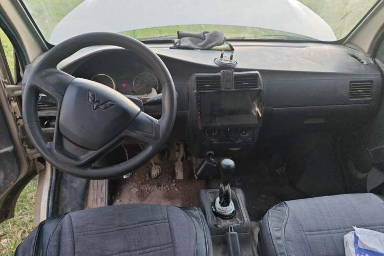 Used Wuling Rongguang 2021 1.5L Extended Standard Version with Air Conditioning – L3C Center Console