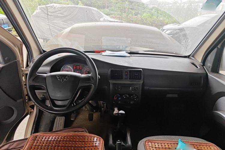 Used Wuling Rongguang 2021 1.5L Extended Standard Version with Air Conditioning – L3C Center Console