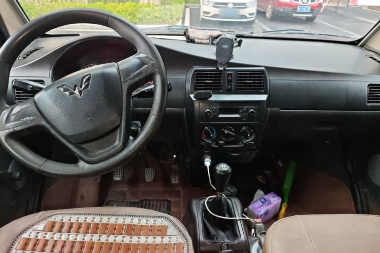 Used Wuling Rongguang 2021 1.5L Extended Basic Version L3C Center Console