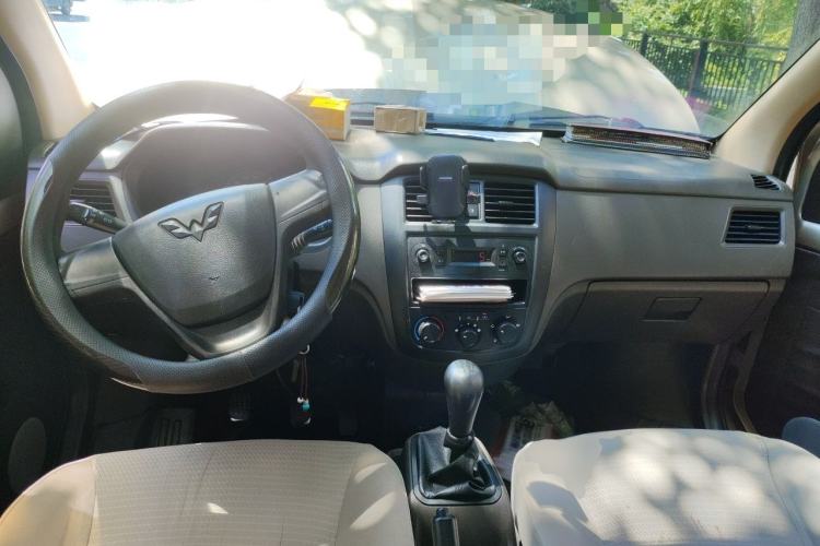 Used Wuling Rongguang 2021 1.2L S Base 7-Seater LSI Center Console