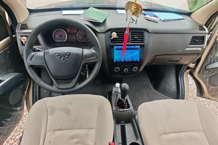 Used Wuling Rongguang 2021 1.2L S Standard Model with Air Conditioning 7-Seater LSI Center Console