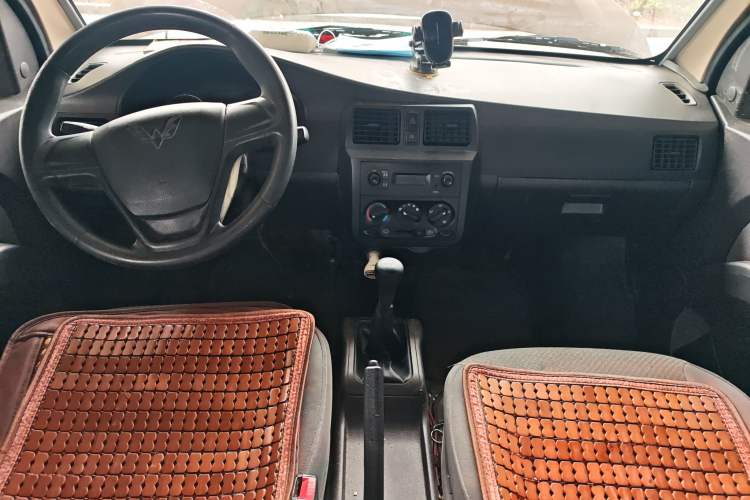 Used Wuling Rongguang 2021 1.5L Extended Standard Version with Air Conditioning – L3C Center Console