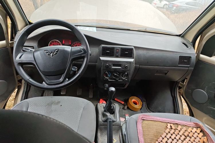 Used Wuling Rongguang 2021 1.5L Extended Basic Version L3C Center Console