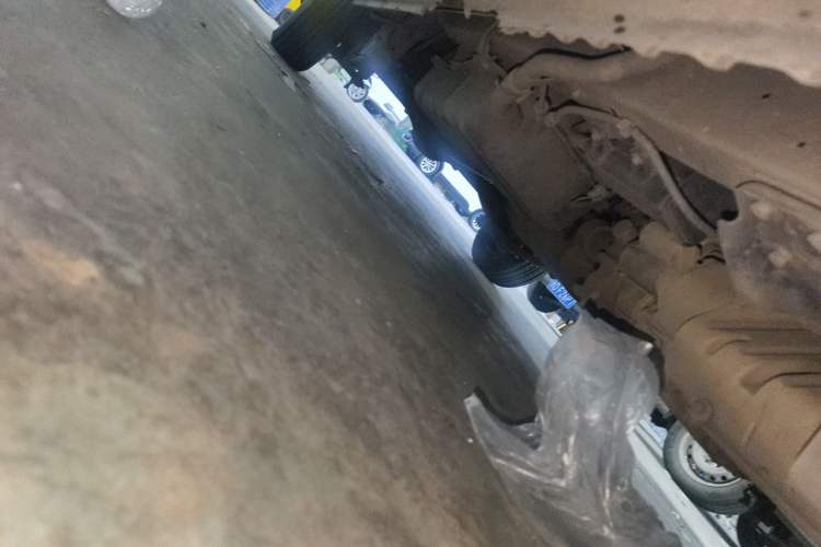 Used Wuling Rongguang 2021 1.5L Extended Basic Window-Sealed 5-Seat L3C Car Chassis Front Right
