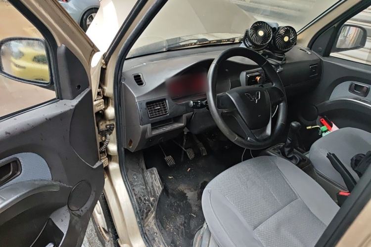 Used Wuling Rongguang 2021 1.5L Extended Standard Version with Air Conditioning – L3C Driver Seat