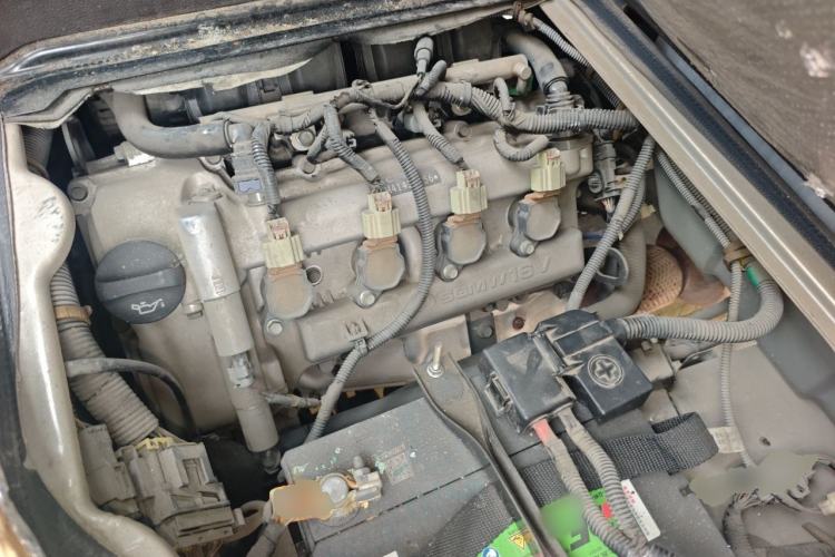 Used Wuling Rongguang 2021 1.5L Extended Standard-Grade Enclosed Window Vehicle Power-Assisted Version 5-Seater L3C Engine Bay