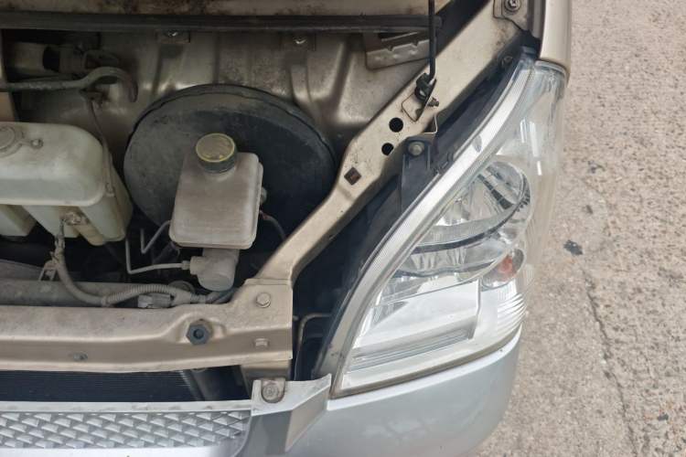 Used Wuling Rongguang 2021 1.5L Extended Standard-Grade Enclosed Window Vehicle Power-Assisted Version 5-Seater L3C Engine Bay Left