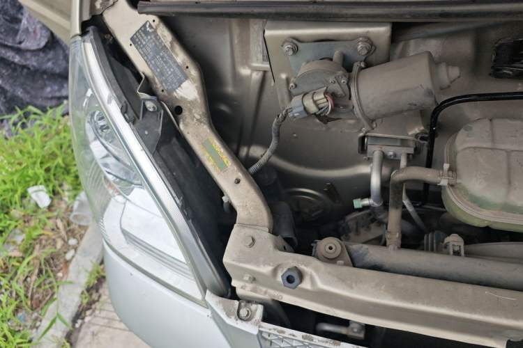 Used Wuling Rongguang 2021 1.5L Extended Basic Version L3C Engine Bay Right