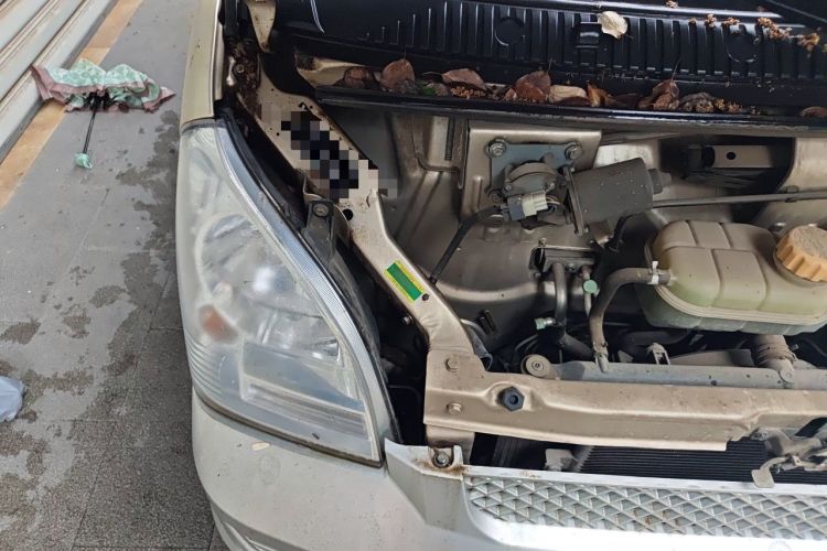Used Wuling Rongguang 2021 1.5L Extended Standard Version with Air Conditioning – L3C Engine Bay Right