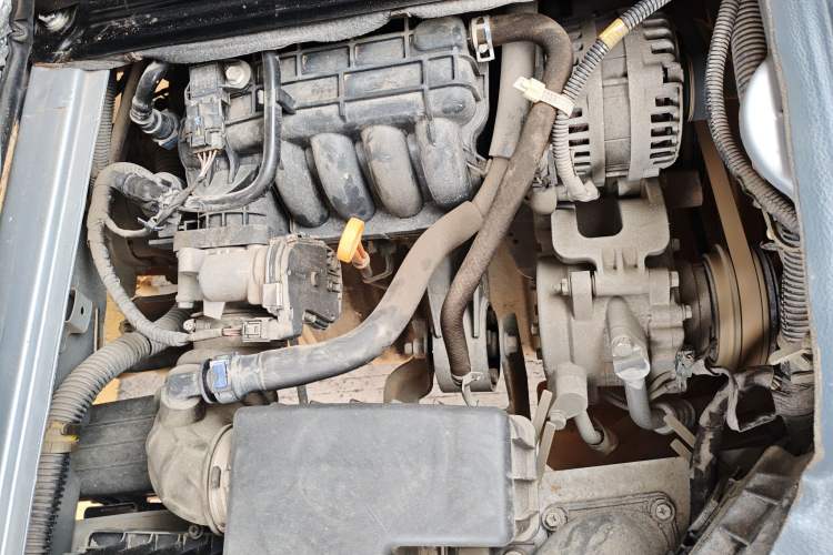 Used Wuling Rongguang 2021 1.5L Extended Standard Model Air-Conditioned Version LAR Engine Bay Right