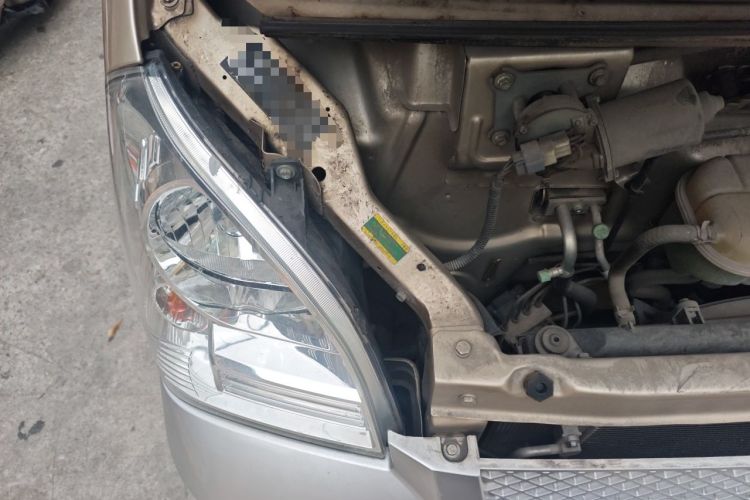 Used Wuling Rongguang 2021 1.5L Extended Standard-Grade Enclosed Window Vehicle Power-Assisted Version 5-Seater L3C Engine Bay Right