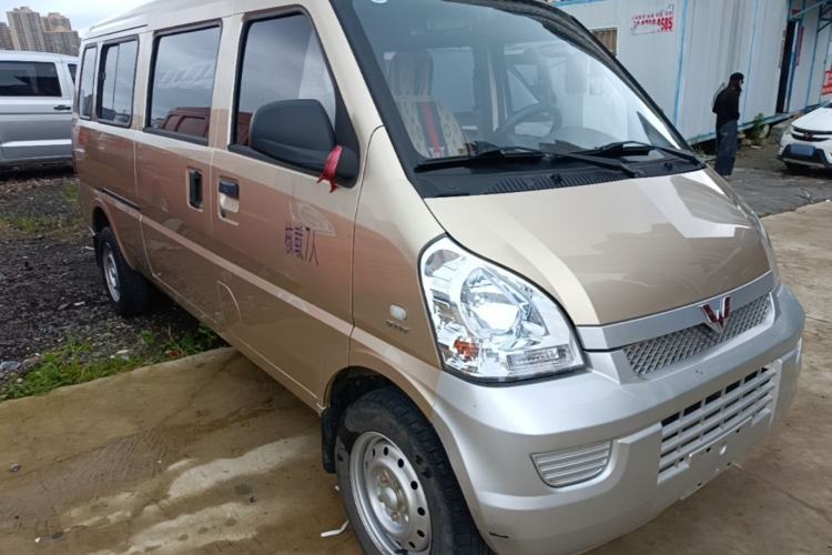 Used Wuling Rongguang 2021 1.5L Extended Standard Version with Air Conditioning – L3C Front Right 45 Deg