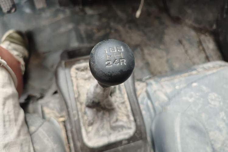 Used Wuling Rongguang 2021 1.5L Extended Standard Version with Air Conditioning – L3C Gear Lever