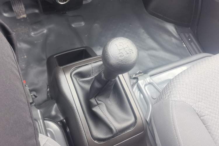 Used Wuling Rongguang 2021 1.5L Extended Standard Version with Air Conditioning – L3C Gear Lever