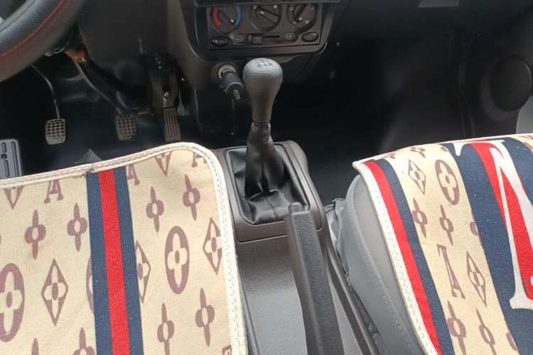Used Wuling Rongguang 2021 1.5L Extended Standard Version with Air Conditioning – L3C Gear Lever