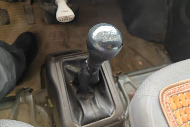 Used Wuling Rongguang 2021 1.5L Extended Standard Version with Air Conditioning – L3C Gear Lever