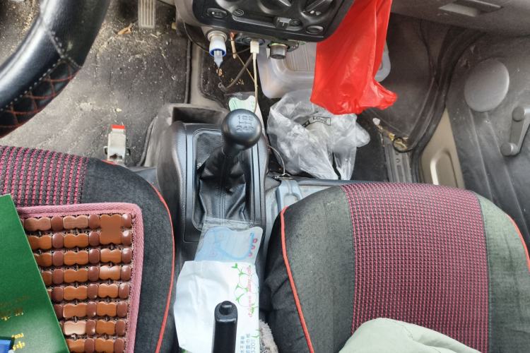 Used Wuling Rongguang 2021 1.5L Extended Basic Window-Sealed 5-Seat L3C Car Gear Lever