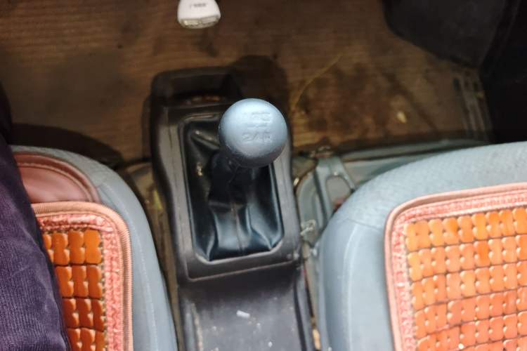 Used Wuling Rongguang 2021 1.5L Extended Standard Version with Air Conditioning – L3C Gear Lever