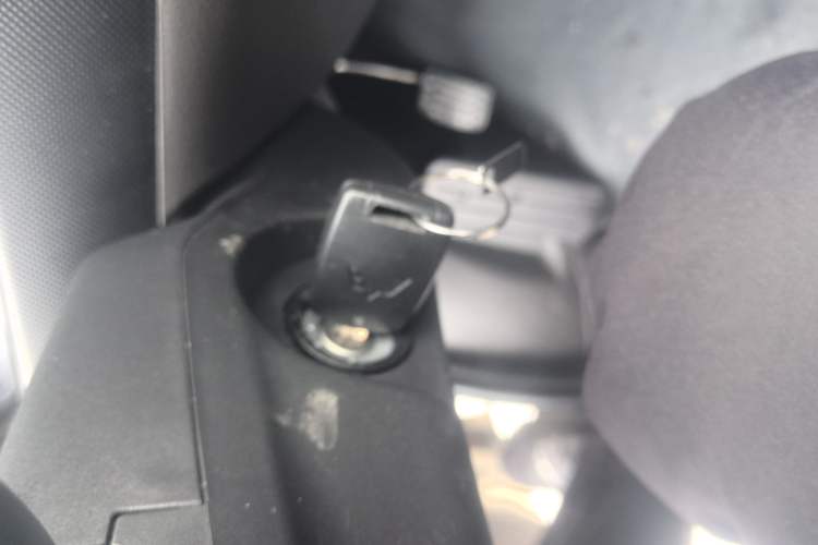 Used Wuling Rongguang 2021 1.5L Extended Standard Version with Air Conditioning – L3C Interior 1