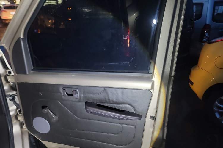 Used Wuling Rongguang 2021 1.5L Extended Basic Enclosed-Window Vehicle 2 Seats L3C Interior 2