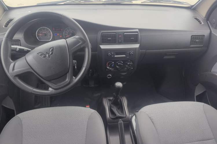 Used Wuling Rongguang 2021 1.5L Extended Standard Version with Air Conditioning – L3C Interior 2