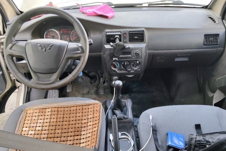 Used Wuling Rongguang 2021 1.5L Extended Standard Version with Power Steering L3C Interior 2