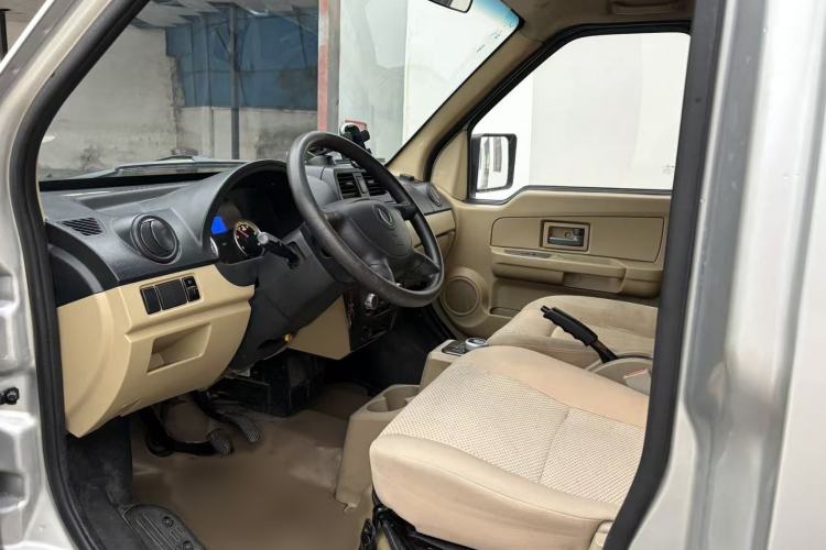 Used Wuling Rongguang 2021 1.5L Extended Basic Window-Sealed 5-Seat L3C Car Interior 3