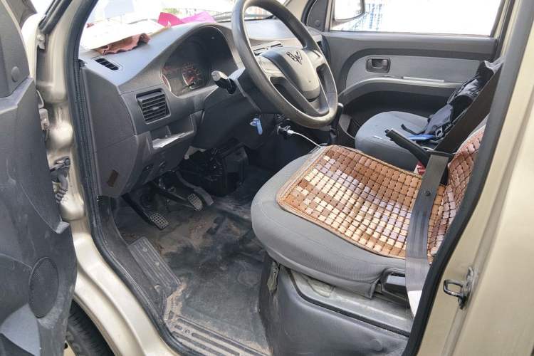 Used Wuling Rongguang 2021 1.5L Extended Standard Version with Power Steering L3C Interior 3