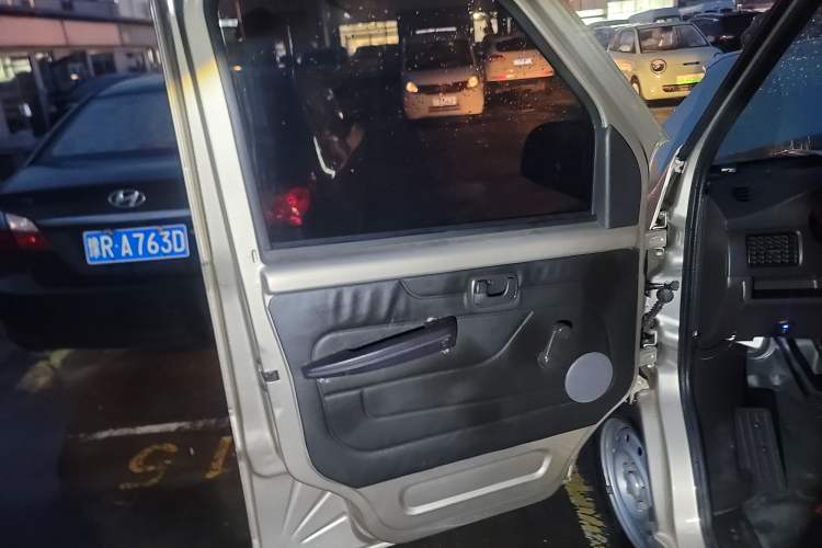 Used Wuling Rongguang 2021 1.5L Extended Basic Enclosed-Window Vehicle 2 Seats L3C Interior 4