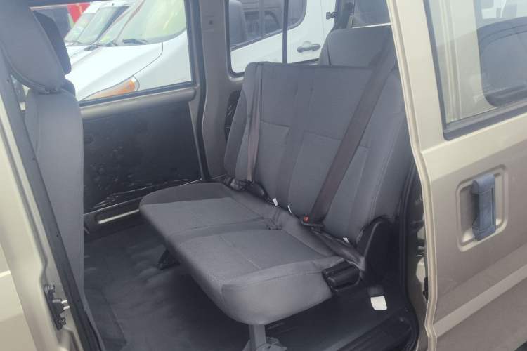 Used Wuling Rongguang 2021 1.5L Extended Standard Version with Air Conditioning – L3C Interior 4