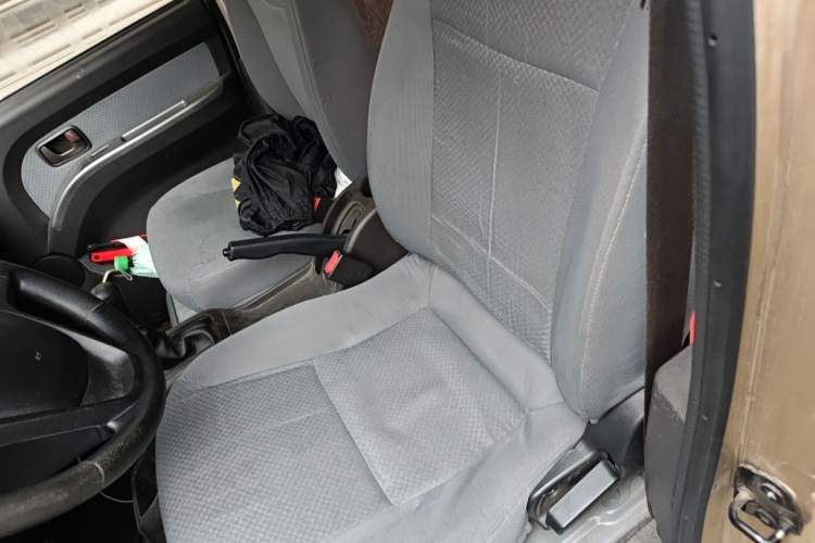 Used Wuling Rongguang 2021 1.5L Extended Standard Version with Air Conditioning – L3C Left Rear Seat