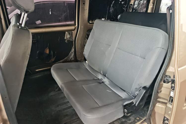 Used Wuling Rongguang 2021 1.5L Extended Standard Version with Air Conditioning – L3C Left Rear Seat