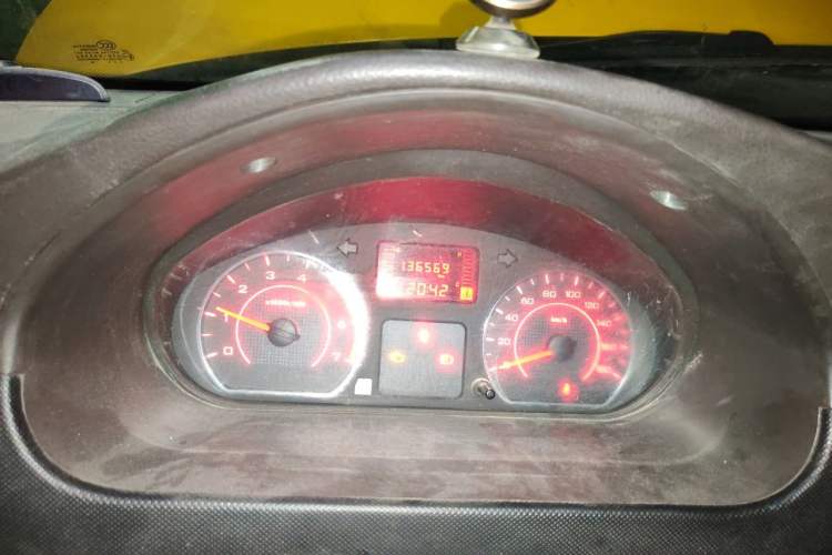 Used Wuling Rongguang 2021 1.5L Extended Standard Version with Power Steering L3C Odometer Close Up