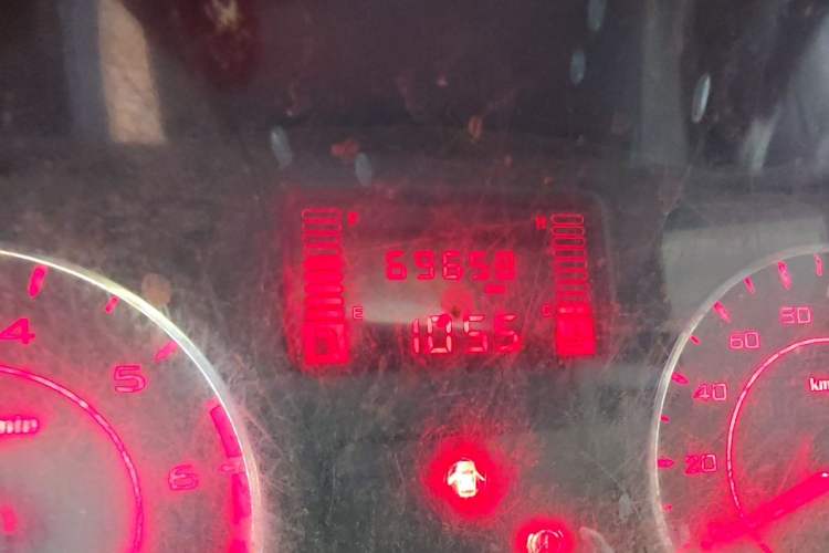 Used Wuling Rongguang 2021 1.5L Extended Standard Version with Air Conditioning – L3C Odometer Close Up