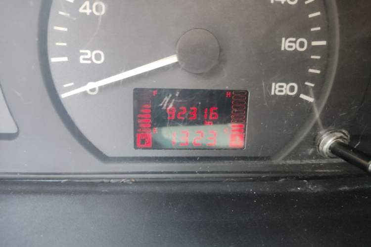 Used Wuling Rongguang 2021 1.2L S Base 7-Seater LSI Odometer Close Up