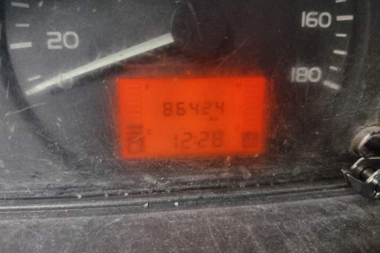 Used Wuling Rongguang 2021 1.5L Extended Basic Window-Sealed 5-Seat L3C Car Odometer Close Up
