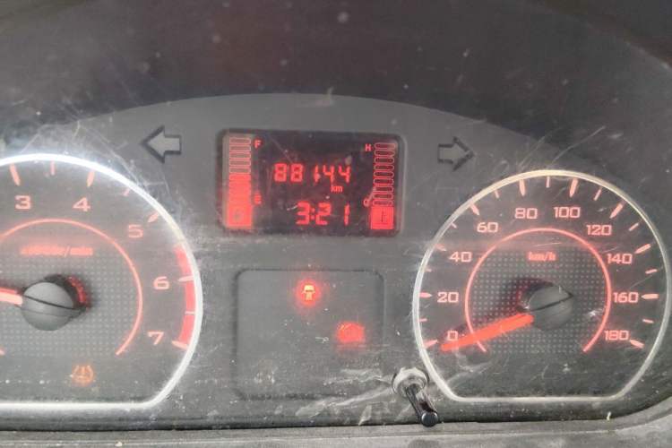 Used Wuling Rongguang 2021 1.5L Extended Standard Version with Power Steering L3C Odometer Close Up