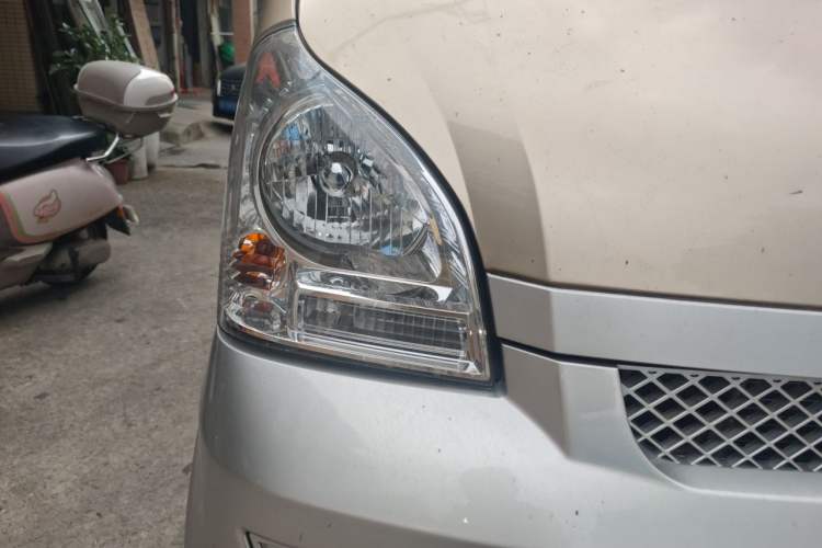 Used Wuling Rongguang 2021 1.5L Extended Standard-Grade Enclosed Window Vehicle Power-Assisted Version 5-Seater L3C Right Front Headlight