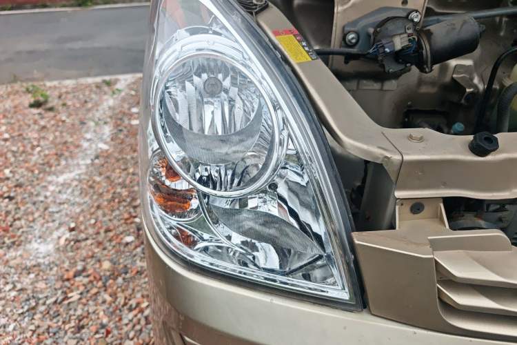 Used Wuling Rongguang 2021 1.2L S Standard Model with Air Conditioning 7-Seater LSI Right Front Headlight