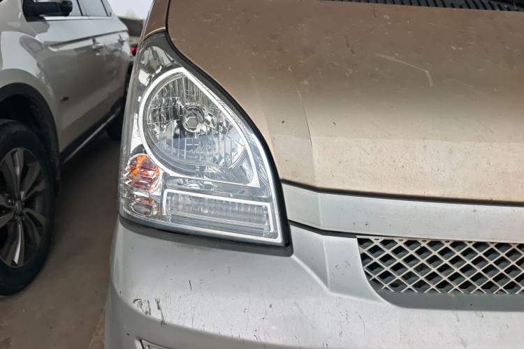 Used Wuling Rongguang 2021 1.5L Extended Standard Version with Air Conditioning – L3C Right Front Headlight
