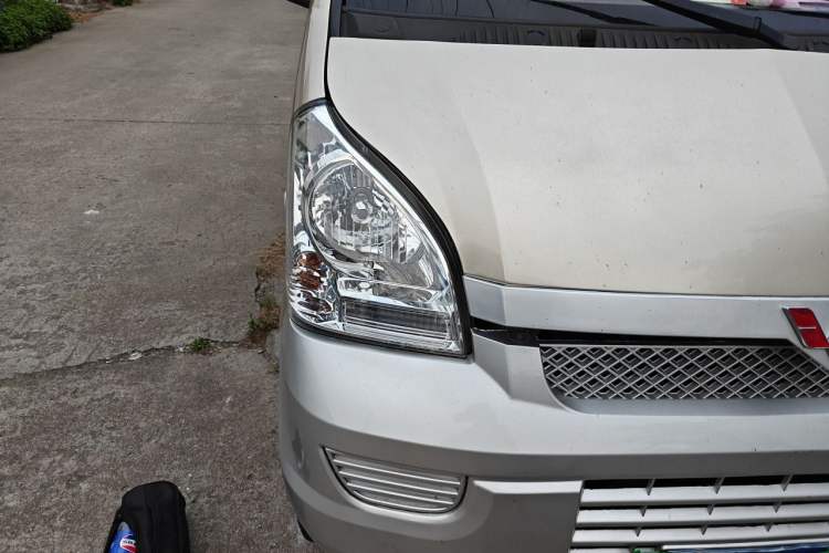 Used Wuling Rongguang 2021 1.5L Extended Basic Version L3C Right Front Headlight