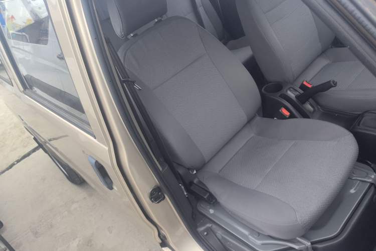 Used Wuling Rongguang 2021 1.5L Extended Standard Version with Air Conditioning – L3C Right Front Seat