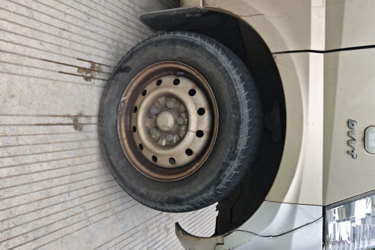 Used Wuling Rongguang 2021 1.5L Extended Basic Version L3C Right Front Wheel Hub