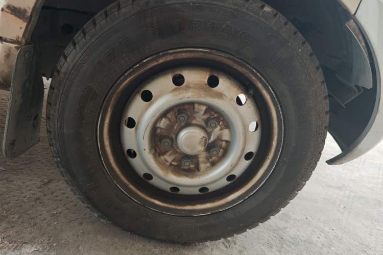 Used Wuling Rongguang 2021 1.5L Extended Standard Version with Air Conditioning – L3C Right Front Wheel Hub