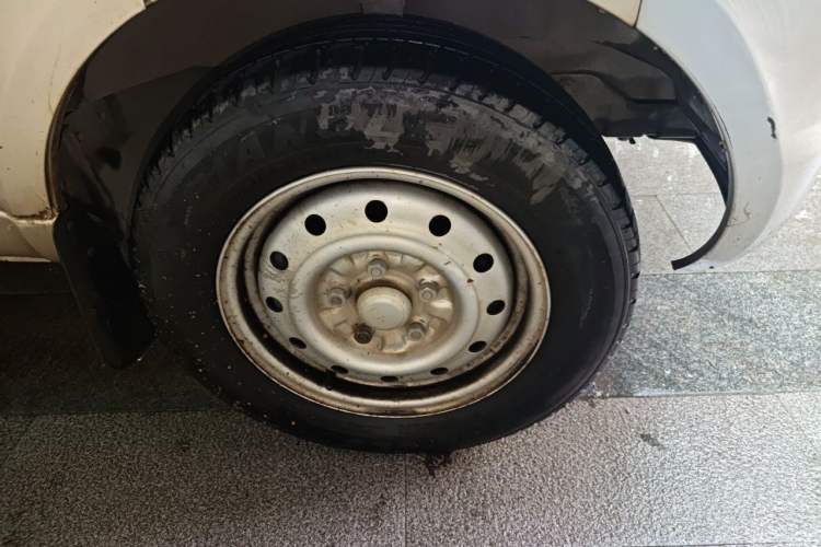 Used Wuling Rongguang 2021 1.5L Extended Standard Version with Air Conditioning – L3C Right Front Wheel Hub