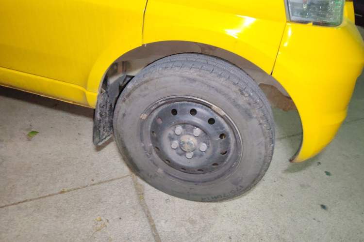 Used Wuling Rongguang 2021 1.5L Extended Standard Version with Power Steering L3C Right Front Wheel Hub