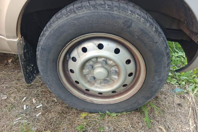Used Wuling Rongguang 2021 1.5L Extended Basic Version L3C Right Front Wheel Hub